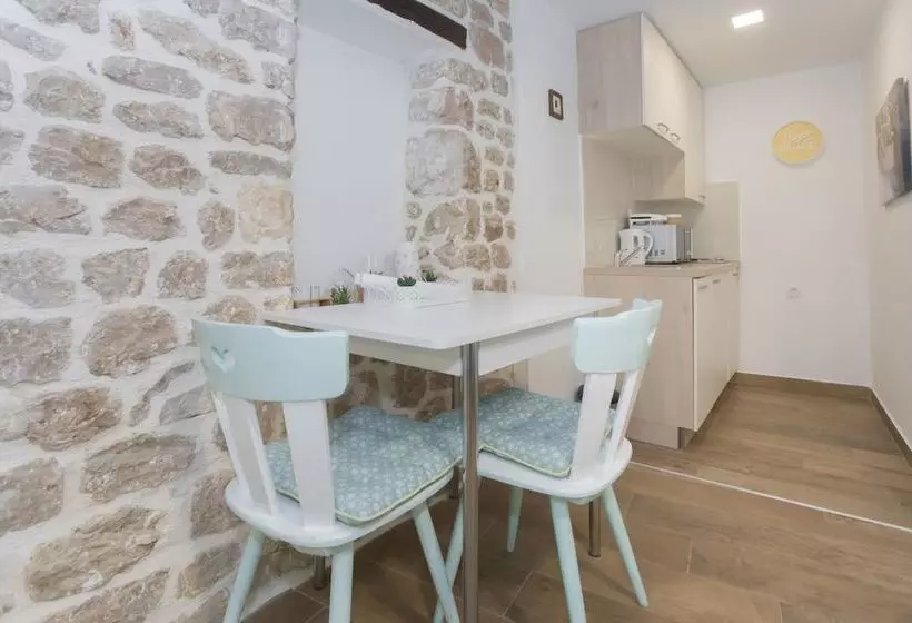 Aurum Apartment