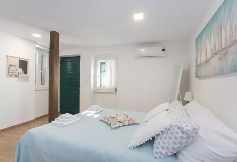 Aurum Apartment