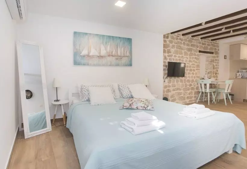 Aurum Apartment