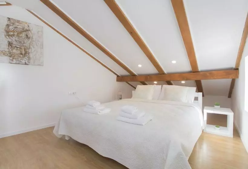 Aurum Apartment