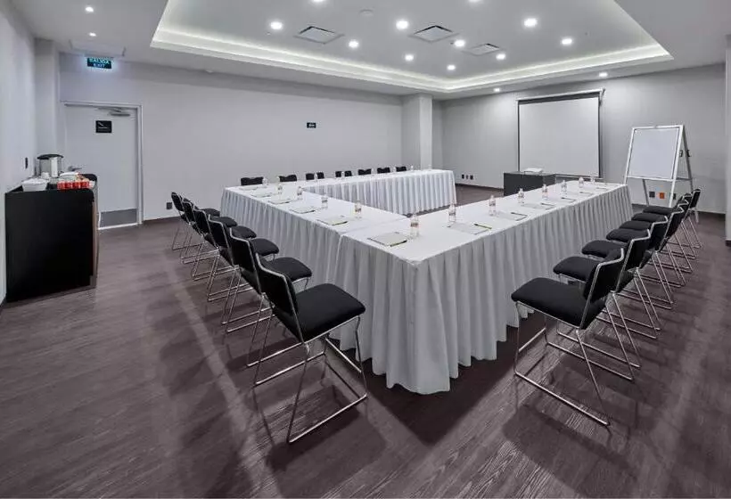 ホテル City Express By Marriott Hermosillo Expo