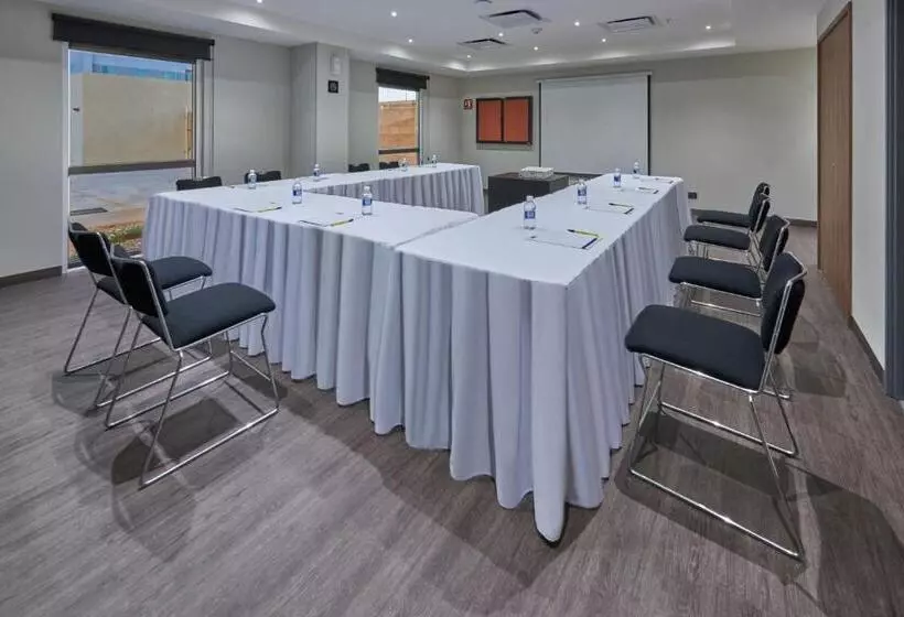 ホテル City Express By Marriott Hermosillo Expo