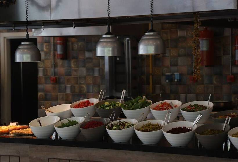 Maril Beach & Spa Hotel