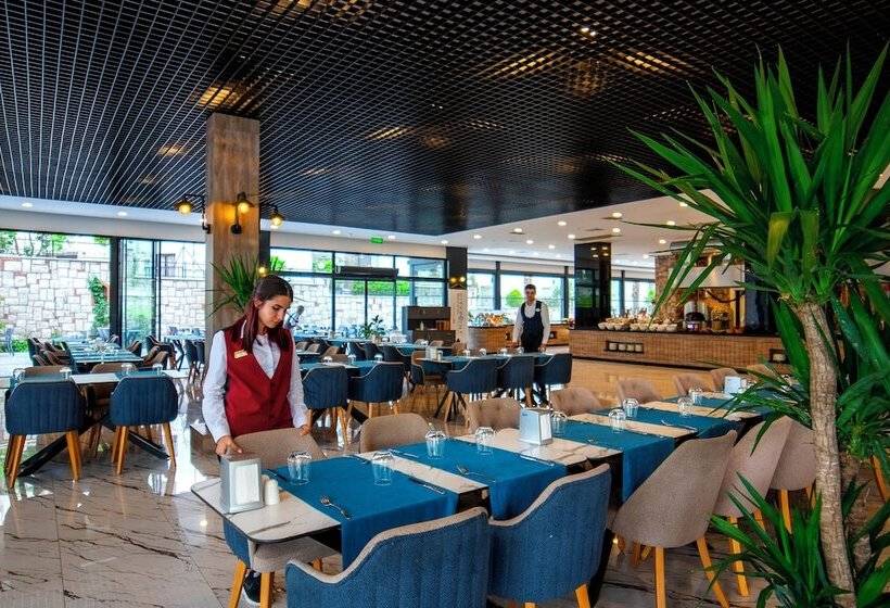 Maril Beach & Spa Hotel