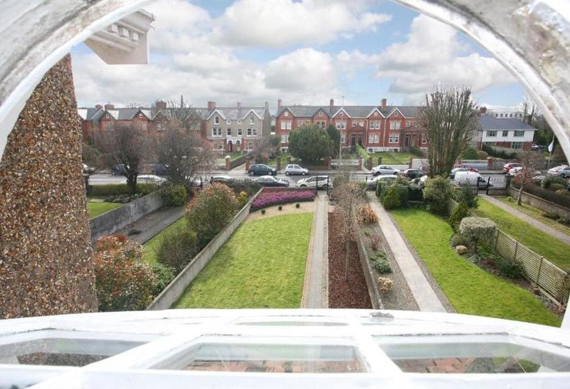 مبيت وإفطار The Red Door