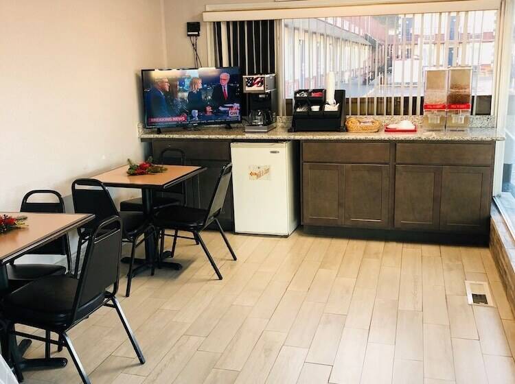 בית מלון כפרי Regency Inn