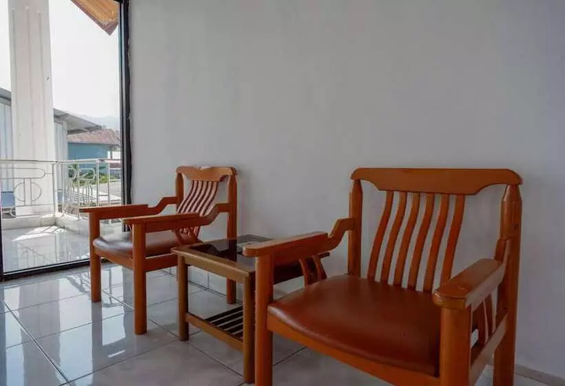 Reddoorz @ Hotel Horas Palopo