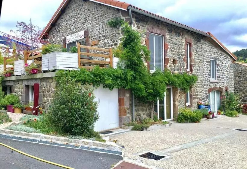 ベッドアンドブレックファースト La Cadille