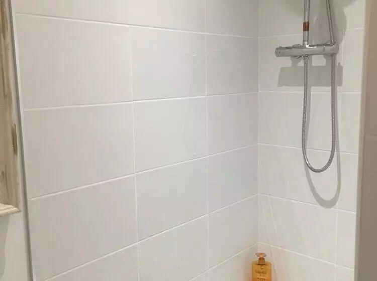 ベッドアンドブレックファースト La Cadille