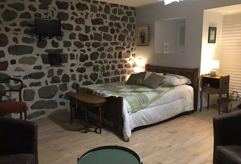 ベッドアンドブレックファースト La Cadille