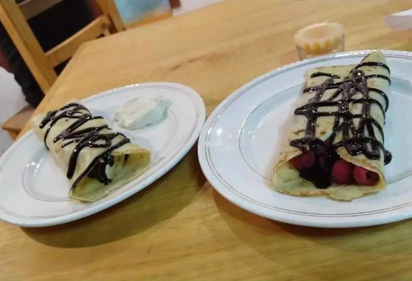 تختخواب و صبحانه Pura Vida Hostel