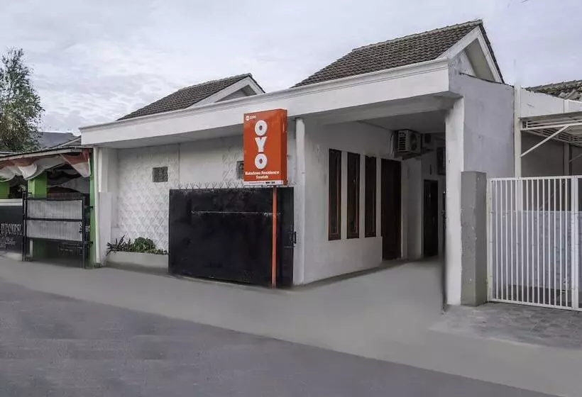 ホテル Oyo 2391 Baladewa Residence Syariah