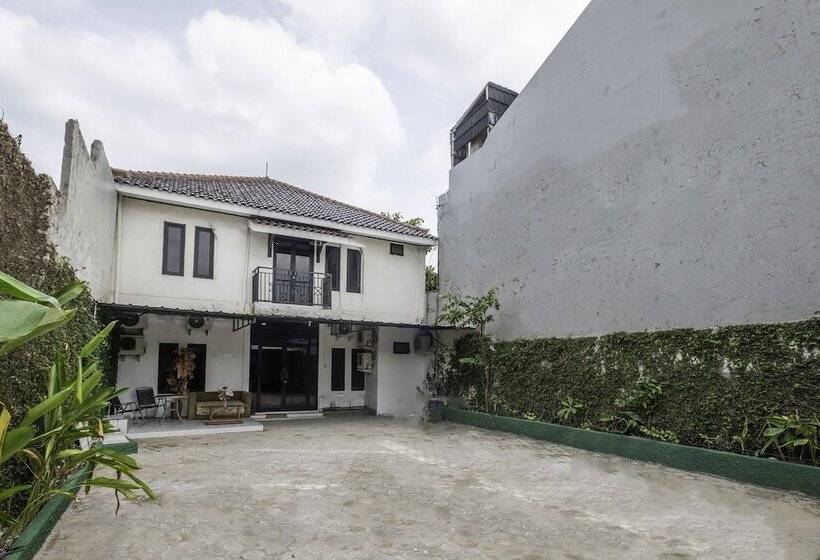 فندق Oyo 2391 Baladewa Residence Syariah