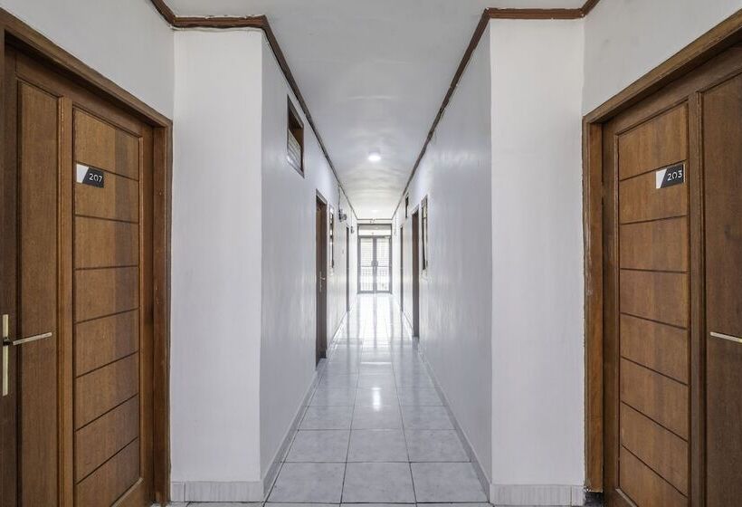 فندق Oyo 2391 Baladewa Residence Syariah