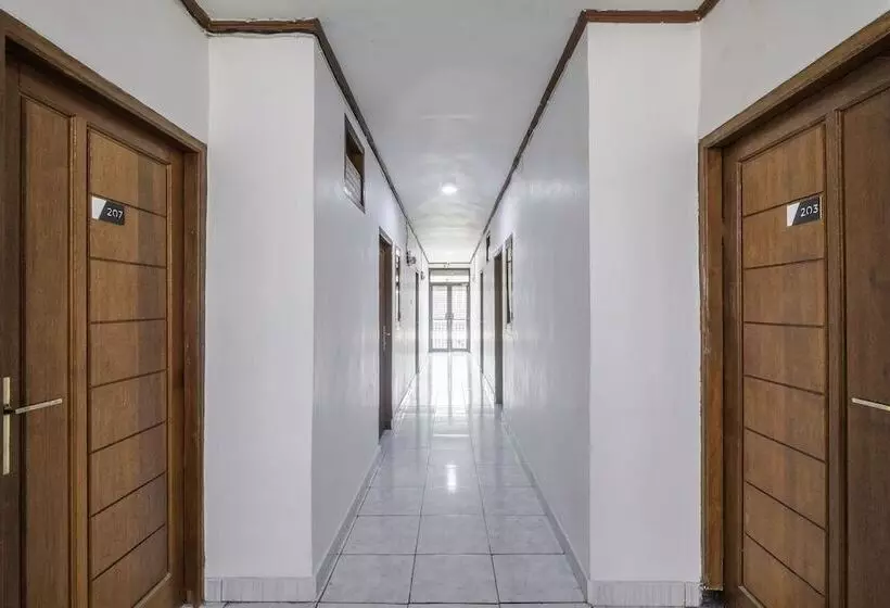 ホテル Oyo 2391 Baladewa Residence Syariah