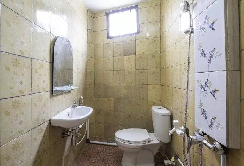 ホテル Oyo 2391 Baladewa Residence Syariah