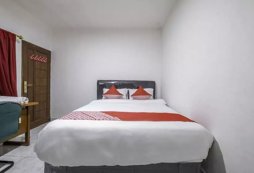 ホテル Oyo 2391 Baladewa Residence Syariah
