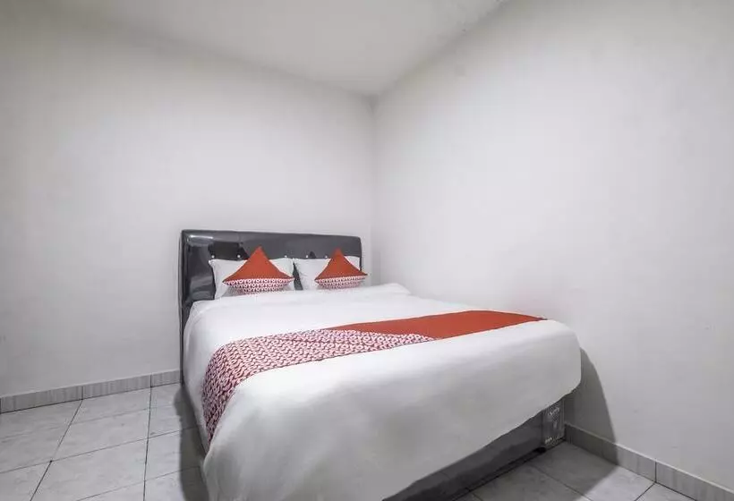 ホテル Oyo 2391 Baladewa Residence Syariah