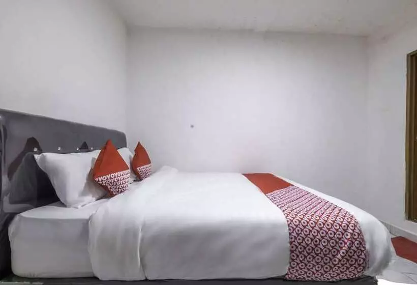 ホテル Oyo 2391 Baladewa Residence Syariah
