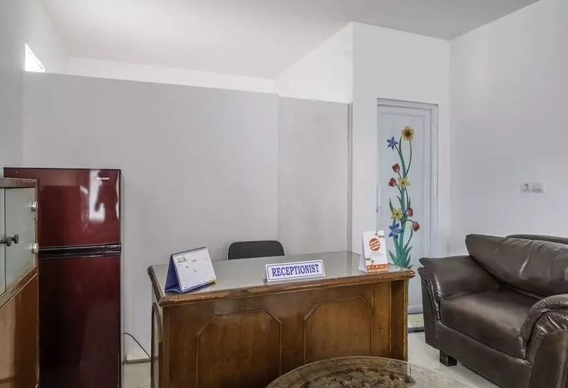 ホテル Oyo 2391 Baladewa Residence Syariah