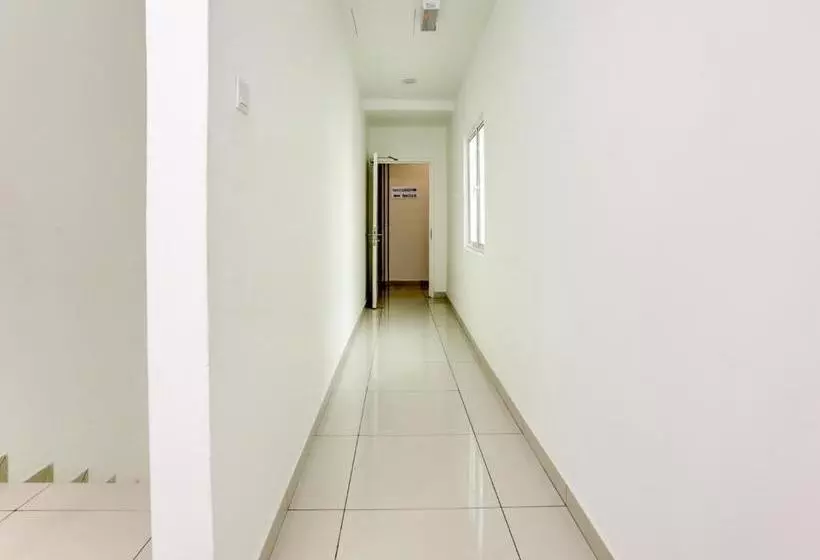 ホテル Oyo 89677 Sunflower