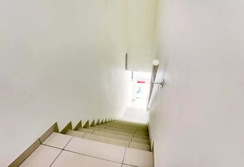 ホテル Oyo 89677 Sunflower