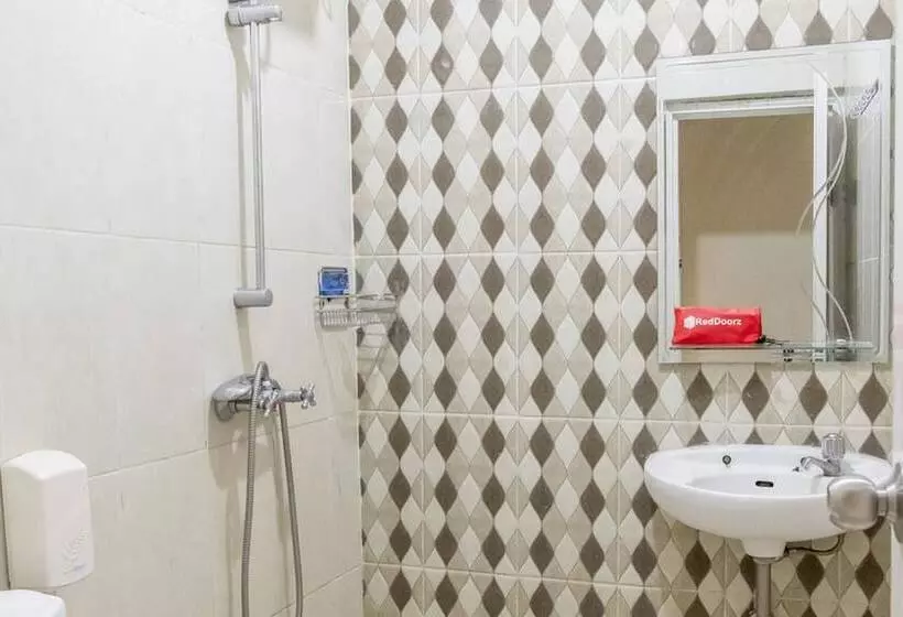 Hotelli Reddoorz Plus Near Tambun Station