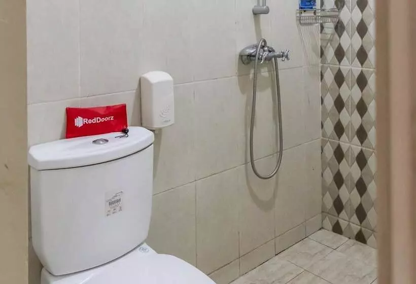 Hotelli Reddoorz Plus Near Tambun Station