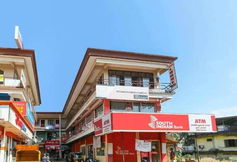 Hotelli Spot On 64968 Yem Pees