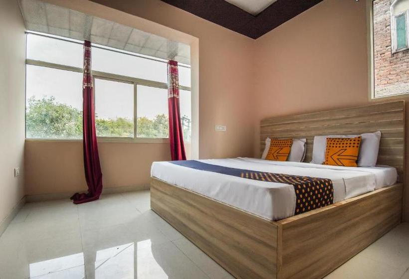 Hotell Spot On  Hi Tech