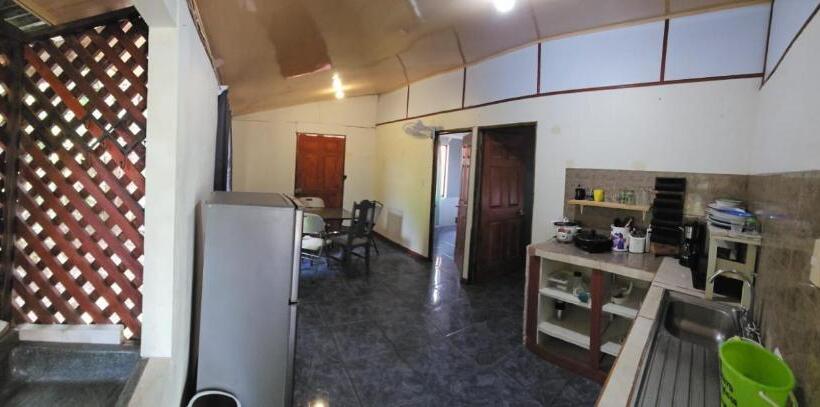 הוסטל Yubarta Lodge