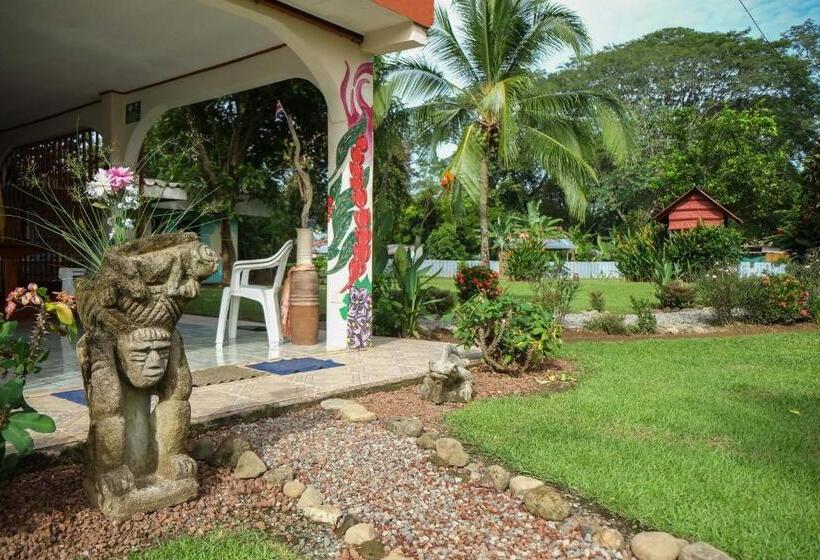 הוסטל Yubarta Lodge