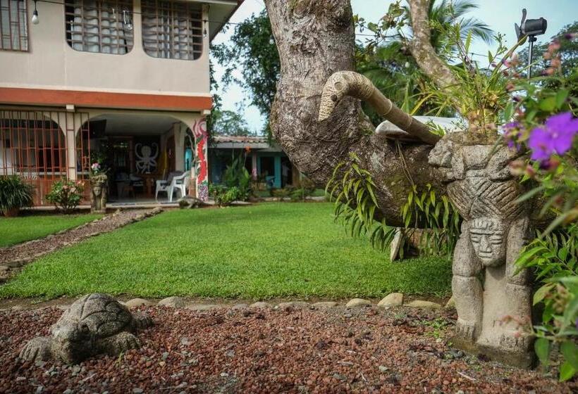 הוסטל Yubarta Lodge