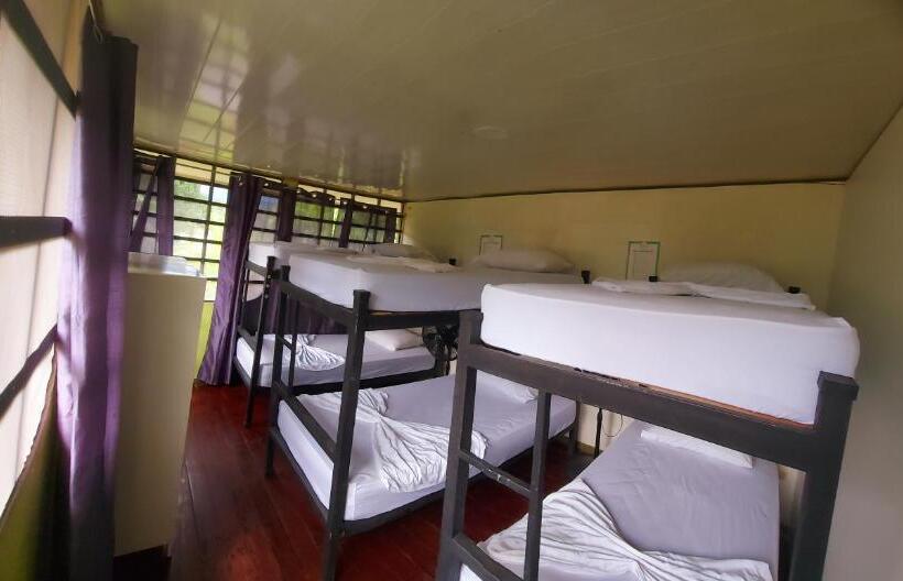 הוסטל Yubarta Lodge