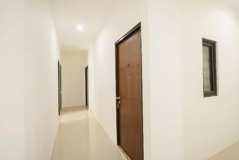 هتل Oyo 2183 Cibeureum Residence