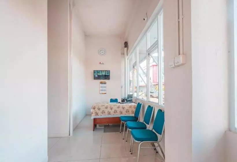 ホテル Oyo 2230 Ava Guest House