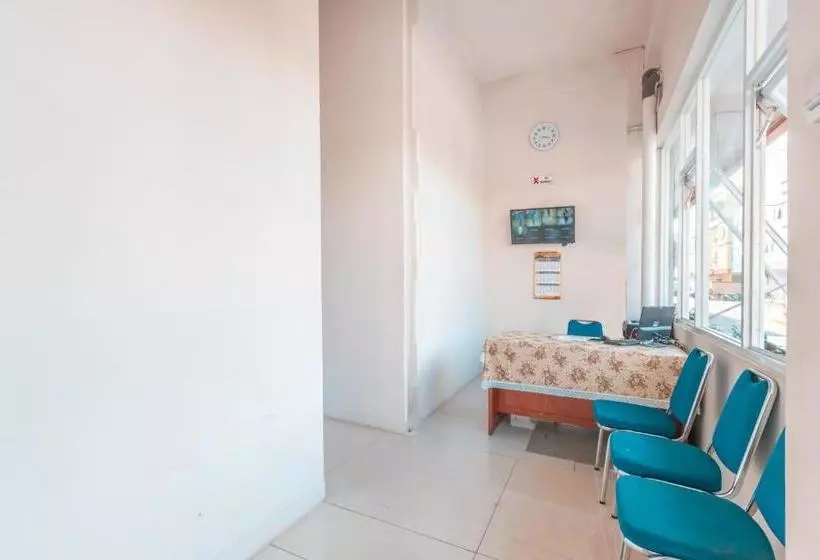 ホテル Oyo 2230 Ava Guest House