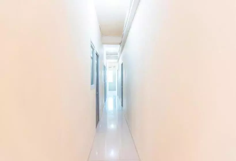 ホテル Oyo 2230 Ava Guest House