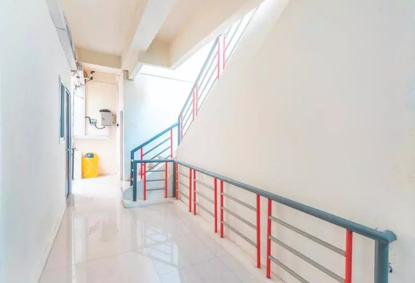 ホテル Oyo 2230 Ava Guest House