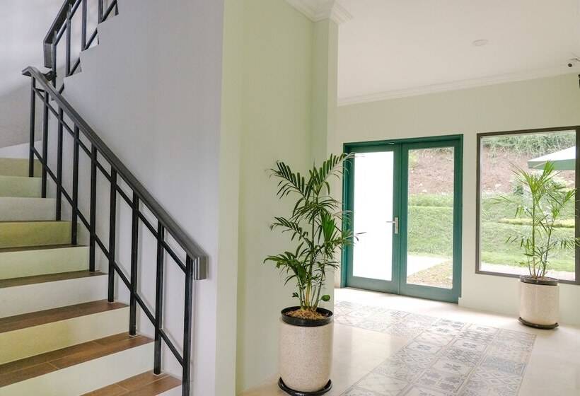 Отель Panorama İnn Residence Batu Mitra Reddoorz