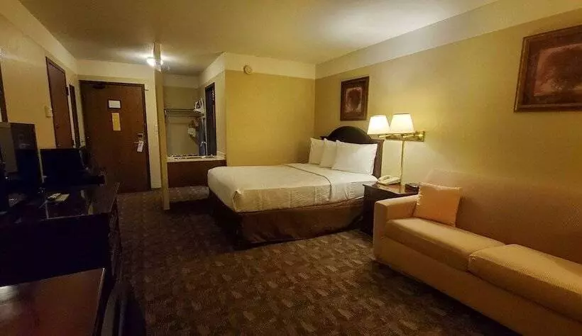 هتل Americas Best Value Inn Chippewa Falls