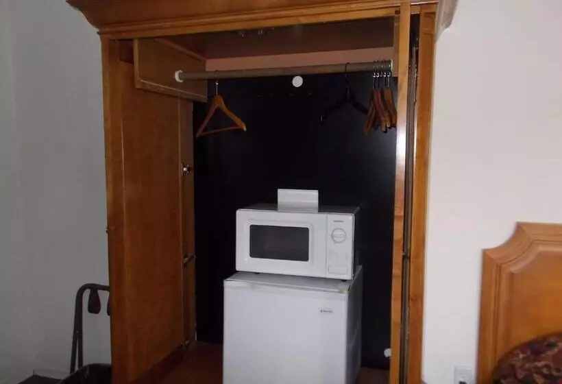 בית מלון כפרי Atomic Inn Beatty Near Death Valley