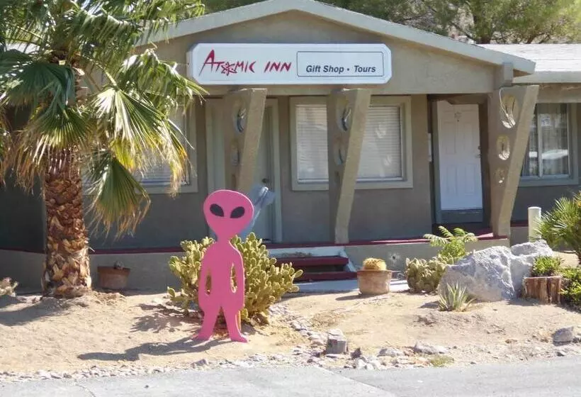 בית מלון כפרי Atomic Inn Beatty Near Death Valley
