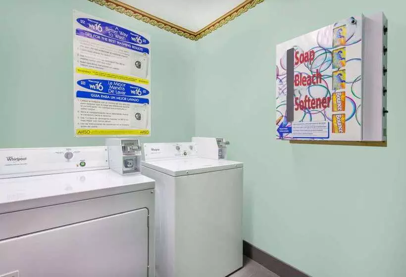 هتل Baymont By Wyndham Bowling Green