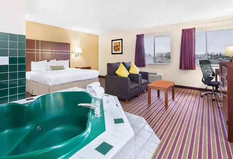 هتل Baymont By Wyndham Bowling Green