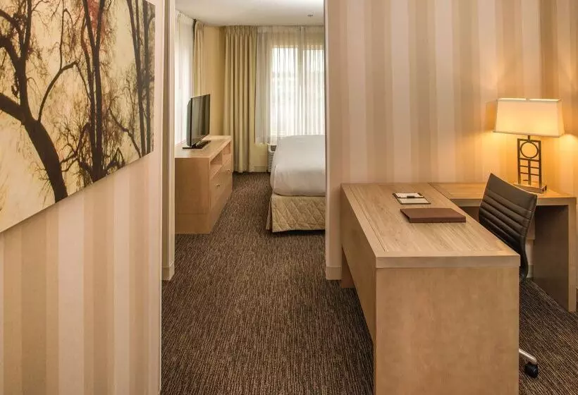 Отель Doubletree By Hilton Portland  Beaverton