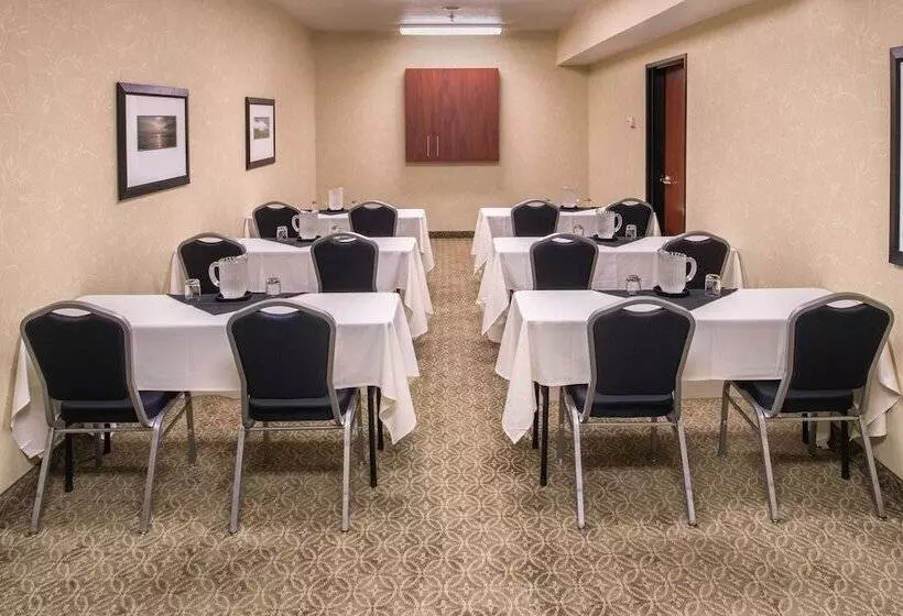 Отель Doubletree By Hilton Portland  Beaverton