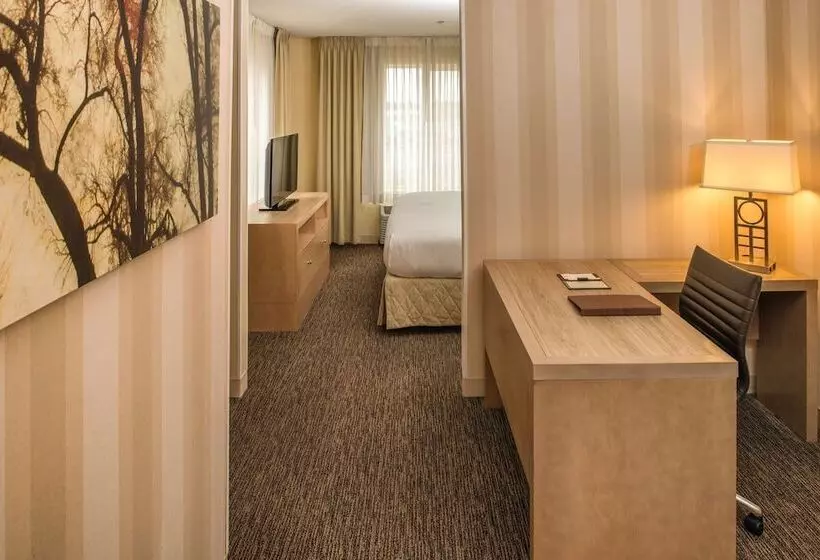 Отель Doubletree By Hilton Portland  Beaverton