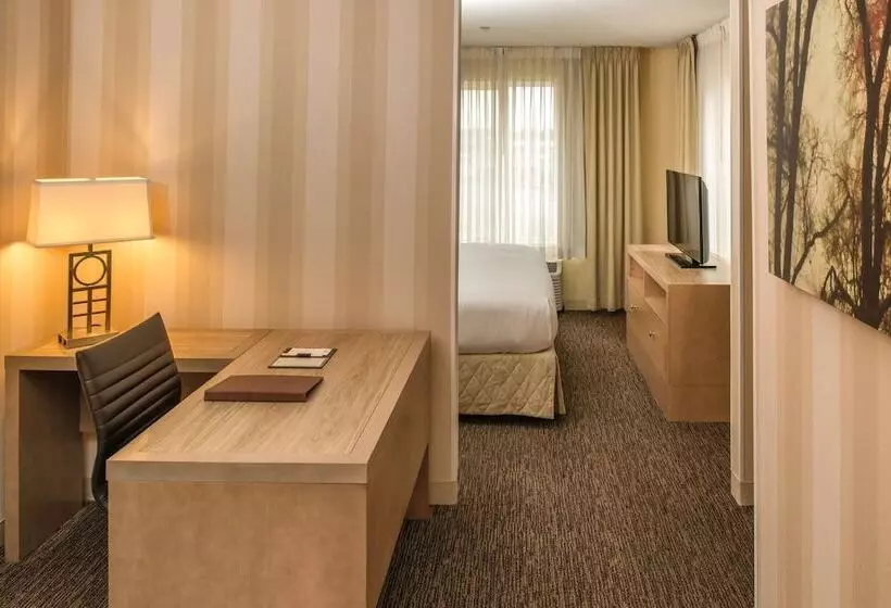 Отель Doubletree By Hilton Portland  Beaverton