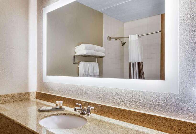 فندق La Quinta Inn By Wyndham Binghamton  Johnson City